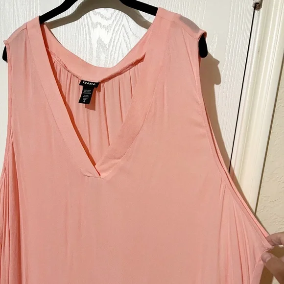 SOLD! [Torrid] Pink/Peach Sleeveless Pullover V-Neck Blouse - Picture 3 of 9